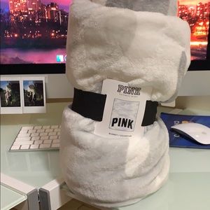 VS PINK Camo throw blanket